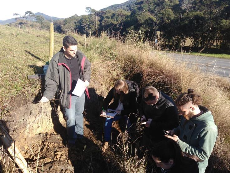 paisagem reflete, principalmente, na nossa formação acadêmica e profissional, no conhecimento com relação ao uso e manejo que esses solos podem receber e se sua aptidão agrícola está sendo ou não