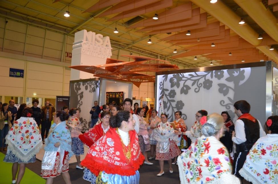 POSTO DE TURISMO Com a modernização do edifício do Posto de Turismo pretendeu-se que este fosse não só um local de informação e atendimento ao público, mas também um local de exposição e venda do