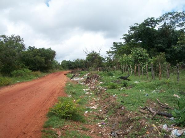 faz presente em todas as regiões e estados brasileiros e 3.344 municípios, correspondentes a 60,0% do total, ainda faziam uso em 2013 de locais impróprios para destinação final dos resíduos coletados.