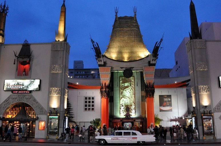 Grauman s Chinese Theater Um dos cinemas mais importantes, não só da região de Los Angeles, mas do mundo, o Grauman s Chinese Theater é um ícone da Hollywood