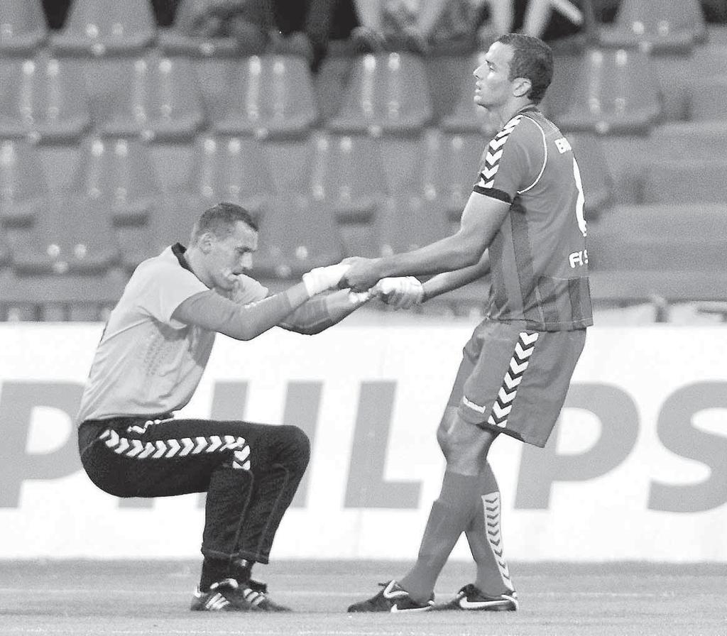 www.sport.sk FUTBAL 25 Brankár PAVOL KAMESCH skončil v Senici a uvažuje nad koncom kariéry Má skúseností na rozdávanie.