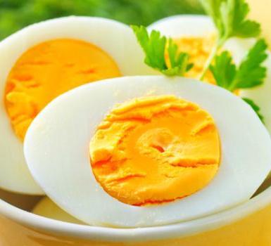4-Ovos Se existe um alimento que realmente se sobressai sobre qualquer outro, esse é o ovo de galinha! Por muito tempo os ovos têm sido injustamente julgados.