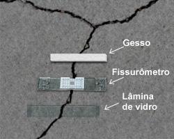 FISSURAS ATIVAS OU INATIVAS Para a especificação do tratamento ideal é essencial verificar se a