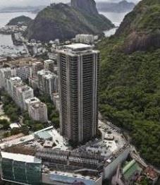 Investimentos imobiliários - Shopping Centers Desenvolve, aluga e administra grandes centros comerciais em São Paulo e no Rio de Janeiro, regiões que concentram grande parte do PIB do Brasil R$2,7B