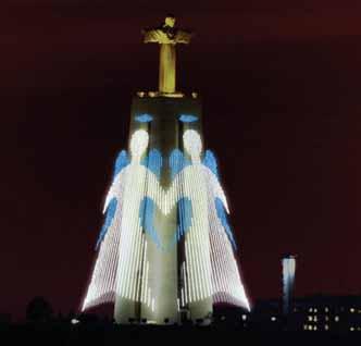 HOLOFOTE figuras angelicais, com 70 metros de altura, tornando Almada num postal luminoso.