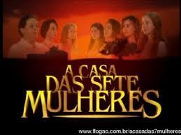 20ª QUESTÃO: (UFSM adaptada) "Bravo!", jan. 2003. p. 88. Ambientado no período da Revolução Farroupilha, o seriado "A casa das sete mulheres" evidenciava o espaço social feminino da época.