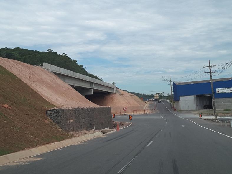 AÇÕES DE INFRAESTRUTURA DE TRANSPORTE NO VALE DO ITAJAÍ