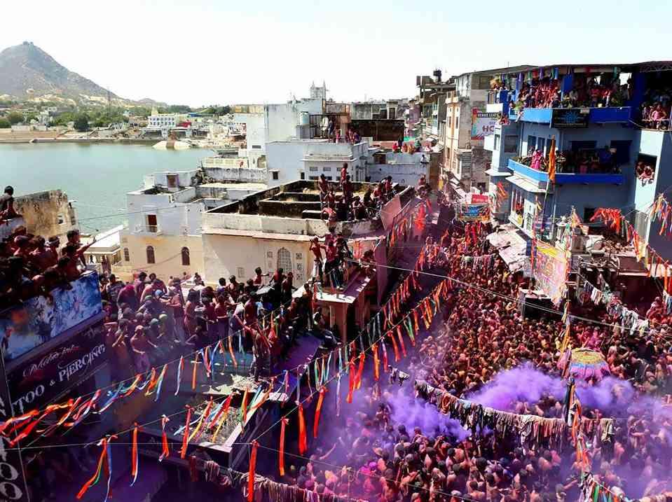 HOLI FESTIVAL _ PUSHKAR O Holi celebra a chegada da primavera na Índia, mas não é só