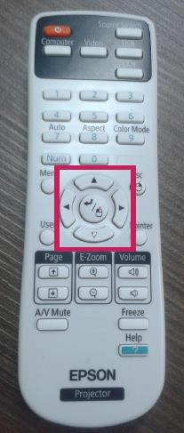 Figura 11 Botões de seta do controle remoto g) Pressione os botões de setas para ajustar a forma da