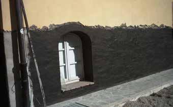 Exemplos de impermeabilização em pressão negativa: Impermeabilização de paredes enterradas, pelo interior do