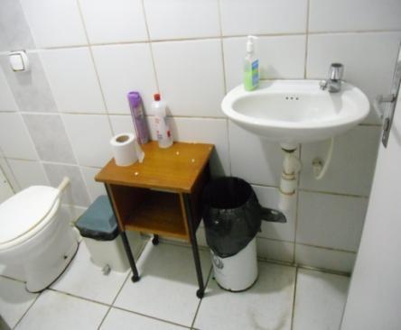 ] SANITÁRIOS [ Os sanitários, pelo grande número de itens a ser observados, para seu adequado funcionamento, são os ambientes onde encontramos o maior número de problemas.
