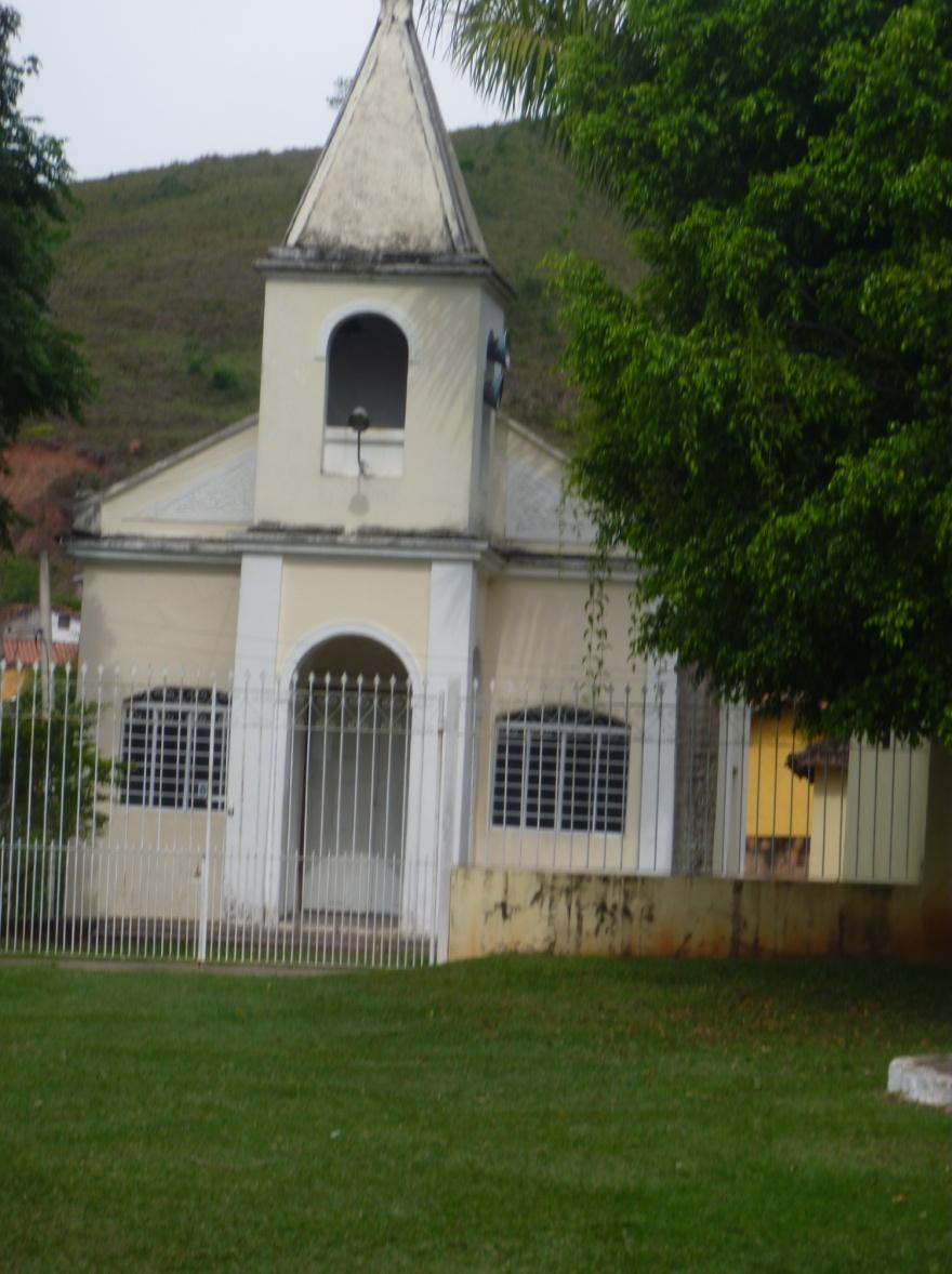 Praça das Sapucaieiras Igreja bairro