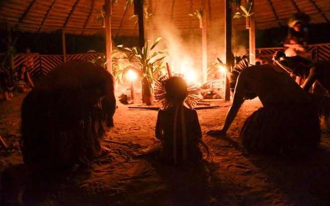 3º dia Território Indígena Munduruku Hoje o dia é dedicado a uma vivência com os Munduruku, povo indígena que se estabeleceu no vale do Rio Tapajós desde o final do século XVIII.