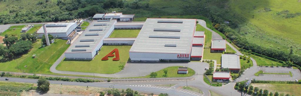ESTRUTURA Fundada em 1967, a ADERE é hoje a maior empresa de capital nacional fabricante de fitas adesivas no Brasil.