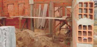 Figura 2 Processo convencional de edificação empilhamento de tijolos No processo convencional podemos citar como fator preponderante: O