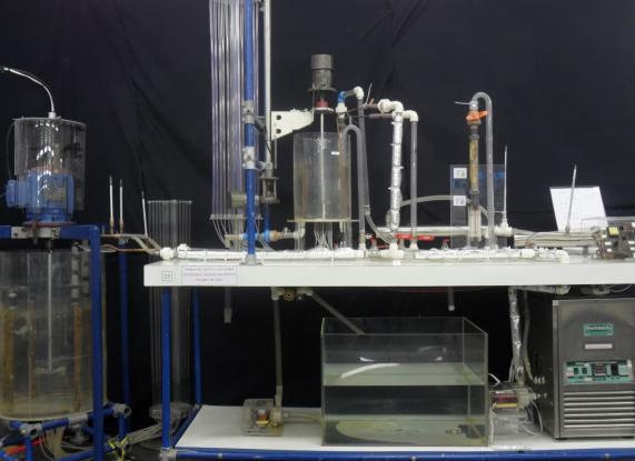 Figura 1 Vista geral da unidade experimental As Equações de (1) a (5) foram utilizadas para a determinação dos parâmetros necessários à determinação da rotação ótima para a melhor transferência de