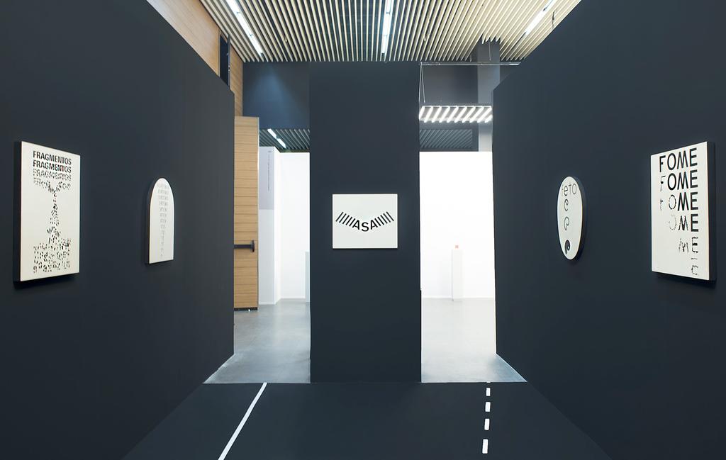 // exposições coletivas (group exhibitions) remontagem da sala da Bienal