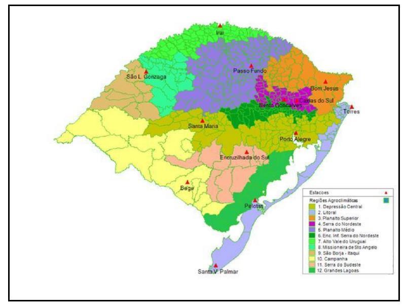 Sul (distância de 41 Km), Santa Tereza (distância de 34,6 Km), Bento Gonçalves (distância de 62 Km) e Monte Belo do Sul (distância de 32,9 Km). 4.5.3 Aspectos Físicos e Ambientais 4.5.3.1 Clima O clima é tropical úmido, com temperatura média anual de 16,5 ºC e pluviosidade de 1.