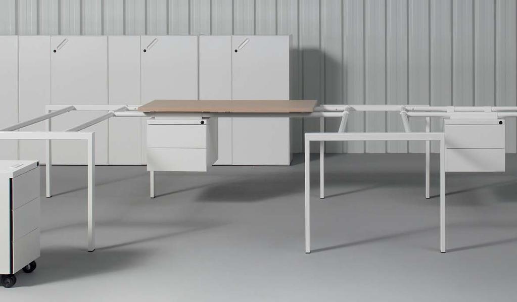 The assembling scheme cannot be simpler, only four screws per desk and the rest only with a CLICK, the result is a simple and clean look.