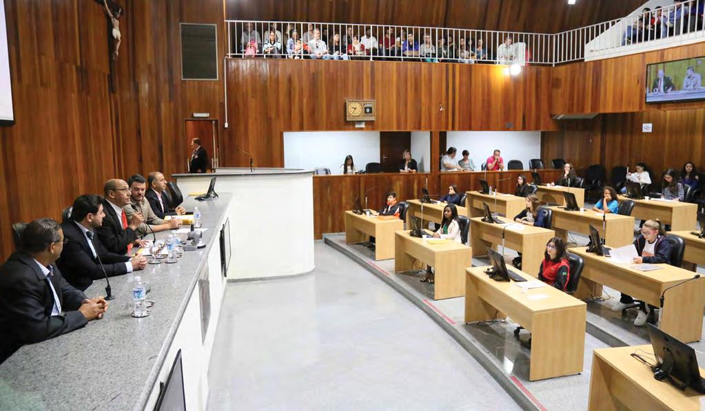 Foto: Marcelo Alvarenga Leia com atenção. 22 de outubro Apresentação Os estudantes deverão se apresentar na Câmara no dia 22 de outubro, às 9 horas, trajando preferencialmente o uniforme da escola.