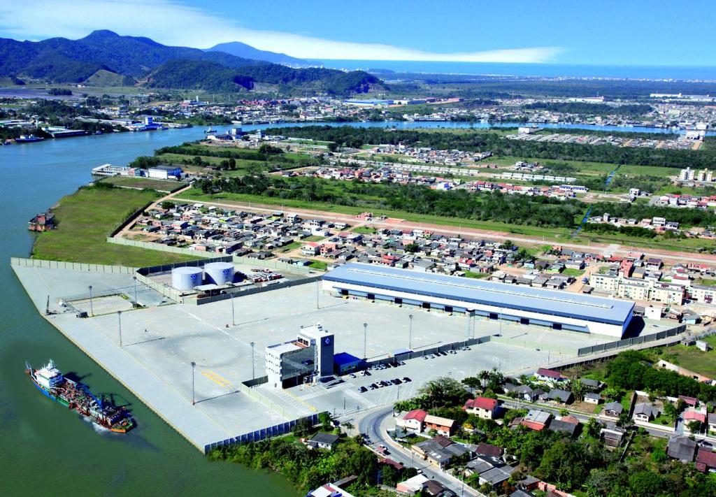 A Poly Terminais Portuário S/A é um Terminal de Uso Privado Misto e realiza a movimentação de granéis líquidos, contêineres e carga solta.