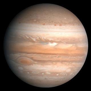 Júpiter é o maior planeta do Sistema Solar e o quinto mais perto do Sol.