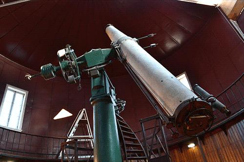 Um observatório astronômico é um local que os astrônomos utilizam para observar estrelas,