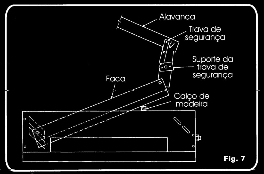 OBSERVAÇÃO: Está excluído da GARANTIA DE FABRICAÇÃO, estragos na FACA, provenientes de corte de papéis ou plásticos contendo grampos para grampeadores, clipes ou outros metais.