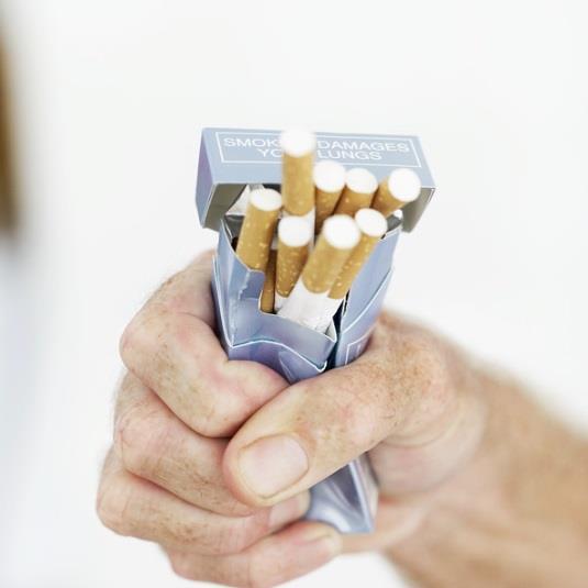 TERAPIA DE REPOSIÇÃO DA NICOTINA Métodos utilizados para Parar de fumar: PARADA ABRUPTA: Chamada parada de ESTALO, onde o paciente marca uma data para deixar