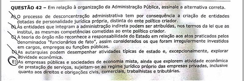 se esgota num único preceito jurídico, que estabelece um direito ilimitado para administrar, estruturado sobre princípios segundo os quais quod regi placuit lex est, the king can do no wrong, le roi