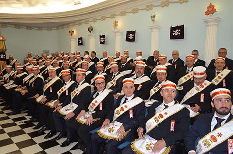 Presentes à cerimônia o Eminente Grão-Mestre Adjunto da GLESP, o Poderoso Irmão João José Xavier, 33, representando o Sereníssimo Grão-Mestre Ronaldo Foto - 1ª SP Fernandes, 33, que não pôde se fazer