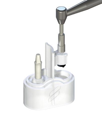 Planeamento pré-operatório O sistema de implante cerâmico Straumann PURE Ceramic pode ser colocado (a) com o auxílio do contra-ângulo ou (b) manualmente, com a catraca.