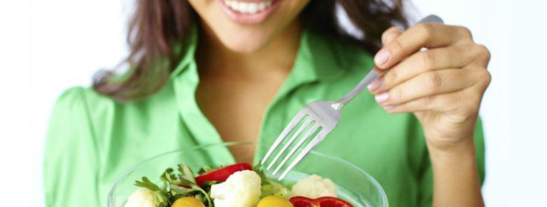7. Tenha regularidade na sua rotina diária: procure fazer as refeições nos mesmos horários diariamente. 8.