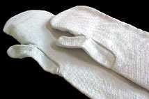 LUVA DE AMIANTO Para uso em manuseio de peças quentes Luva de amianto, com 5 dedos, forrada internamente com tecido flanelado, cano longo (comp.