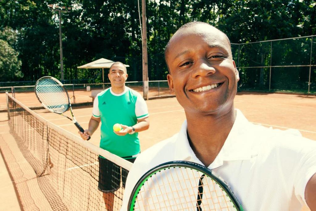 QUADRA DE TÊNIS Você joga tênis profissionalmente ou como hobby?