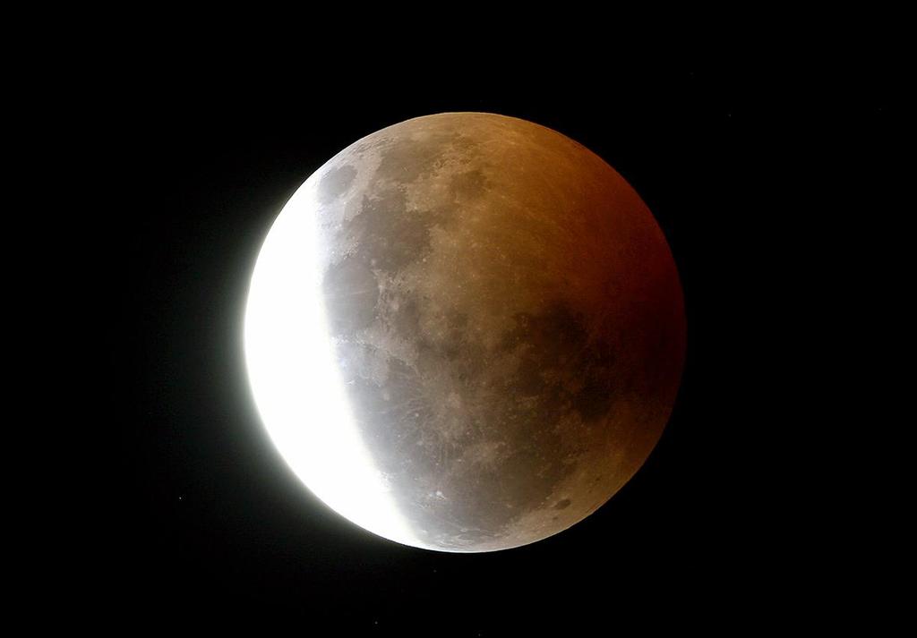 Eclipse lunar parcial umbral