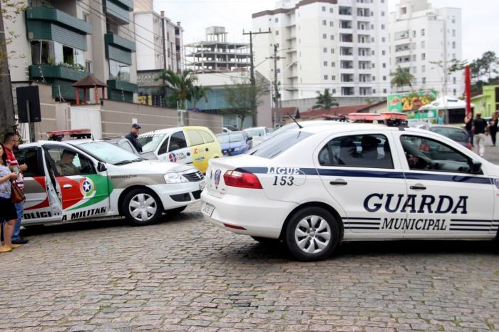 1ª FASE - PROVA OBJETIVA, DE CARÁTER CLASSIFICATÓ TENDO COMO BASE OS CONCURSOS DE JOINVILLE 2014 E GUARDA MUNICIPAL DE ITAJAÍ 2017 RIO E ELIMINATÓRIO; DISCIPLINAS COMO: DIREITO PENAL DIREITO