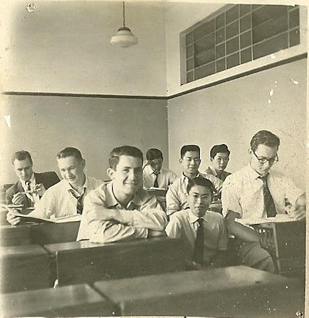 Paul Singer, estudante da Escola Técnica Getúlio Vargas, em São Paulo. 1951. Fonte: Acervo da Família Os primeiros anos no Brasil foram duros.