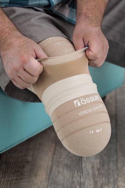 Com o uso do liner é possível garantir um melhor contato/ fixação da prótese.