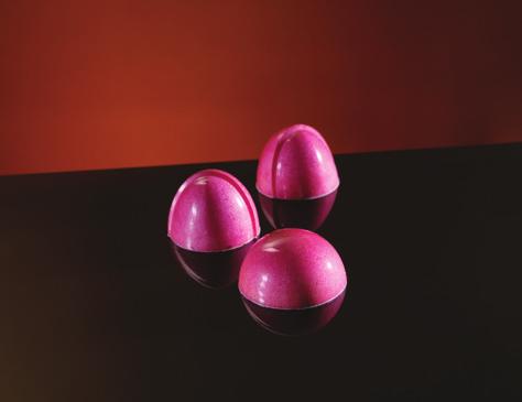 Bombom de Framboesa Base Purpurina vermelha Manteiga de Cacau Corante Lipossolúvel Vermelho em Pó q.b. q.b. q.b. Com a ajuda de um pincel, salpicar o molde dos bombons com purpurina.