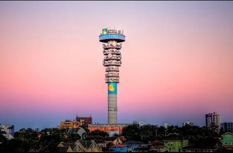 3.5 Torre Panorâmica de Curitiba: suporte da telefonia celular está no ponto mais alto de Curitiba, permitindo uma visão da cidade em 360 graus. Sua altura é de 109,5 metros ficando numa altitude 1.