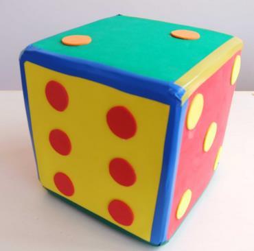 Sugestão 2: Fazer um dado gigante com uma caixa