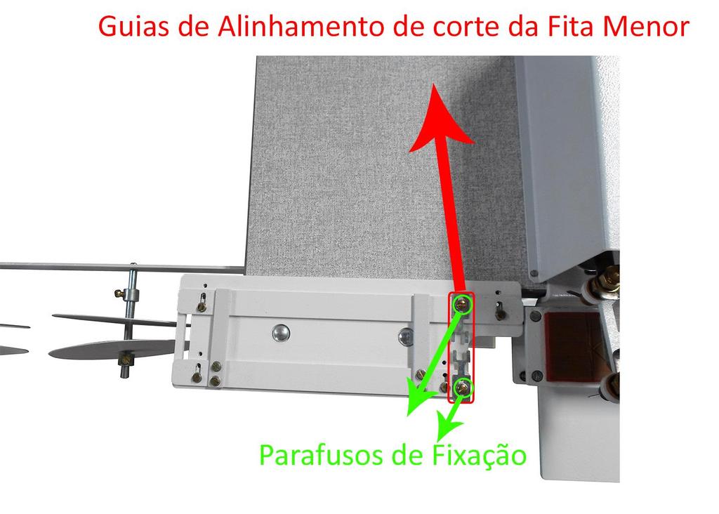 Regulagem da Fita Menor Nas duas réguas guia de alinhamento que acabamos de mencionar, temos dois jogos de guias reguláveis para a fita menor; para regular esses guias,