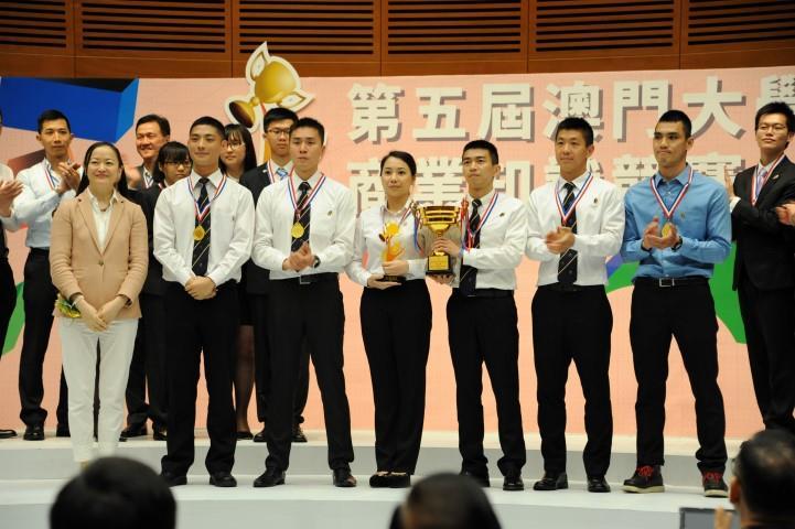 4 5.º Concurso Conhecimentos Comerciais dos Estudantes Universitários de Macau 4 10 7 13 A final da 5.