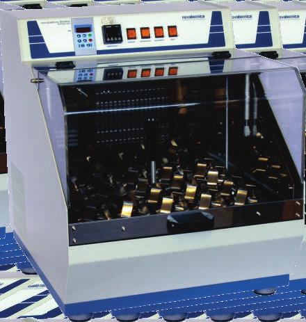 Controlador microprocessado digital para temperatura, com display de 4 dígitos, com sistema PID. Indica a temperatura de processo (PV) e SET POINT. Faixa de temperatura 5C acima da ambiente a 60C.