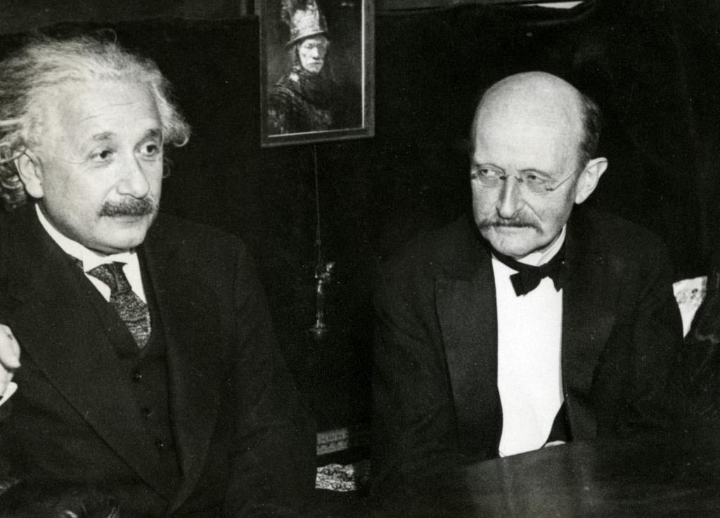 Onda & Partícula 1900: Max Planck publica E = hν 1905: Albert Einstein explica efeito fotoelétrico.
