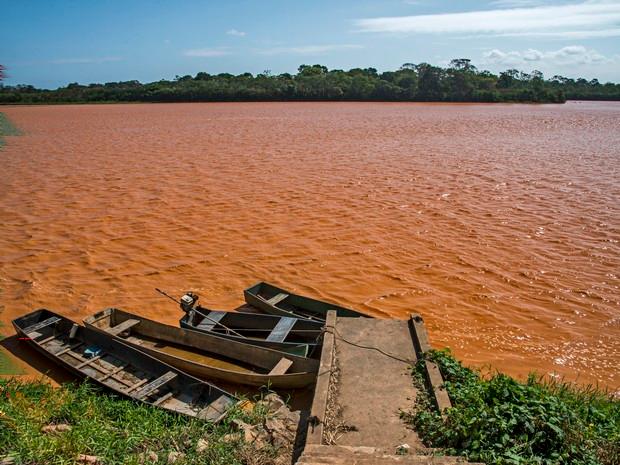 Poluição de rios Samarco, Rio doçe, MG Introdução Figura: foto de