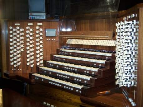 Partes do Órgão - Console Figura : Console do órgão da