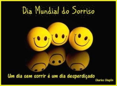 Dia Mundial do Sorriso -Realização de Crachás de sorrisos.