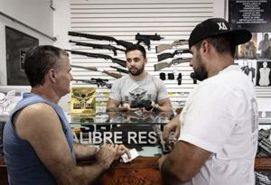 Número de armas vendidas legalmente no Brasil já supera entregas voluntárias após Estatuto do Desarm Dados da Polícia Federal, requeridos pelo Instituto Sou da Paz via Lei de Acesso à Informação,